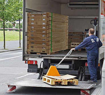 Service De Livraison De Camion De Marchandises D'expédition De Fret De  Palettes. Grandes Boîtes à Palette De Marchandises En Atten Photo stock -  Image du chargement, fret: 206981036